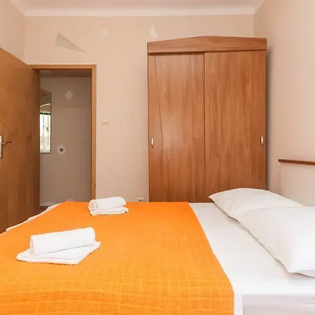 Central Square Apartment *