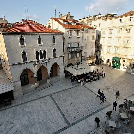 Apartment Central Square